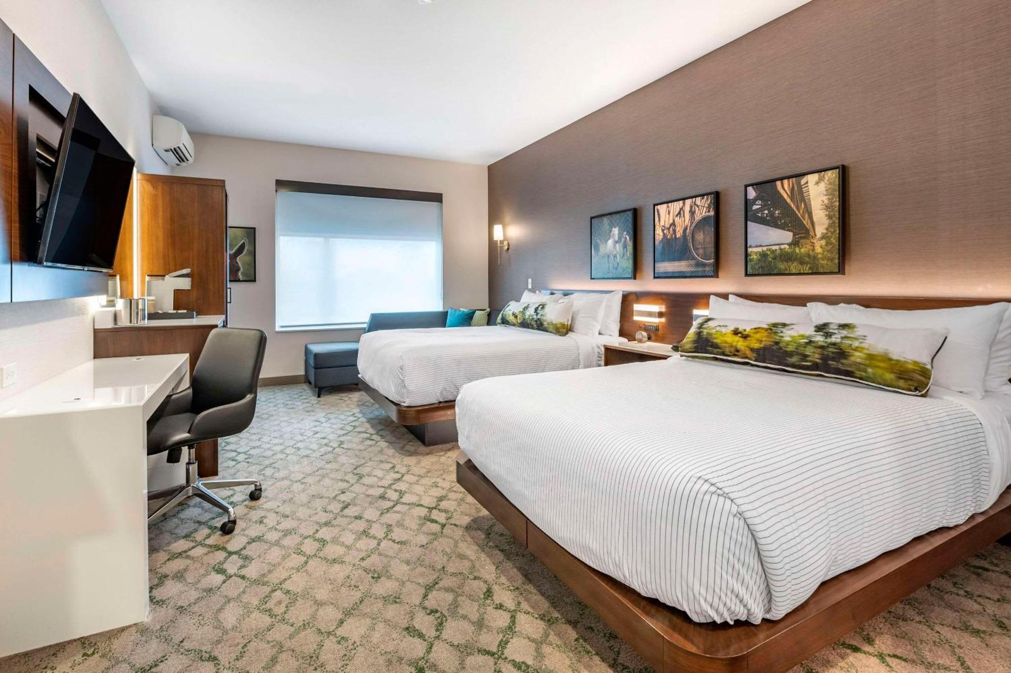 Cambria Downtown-whiskey Row 3*